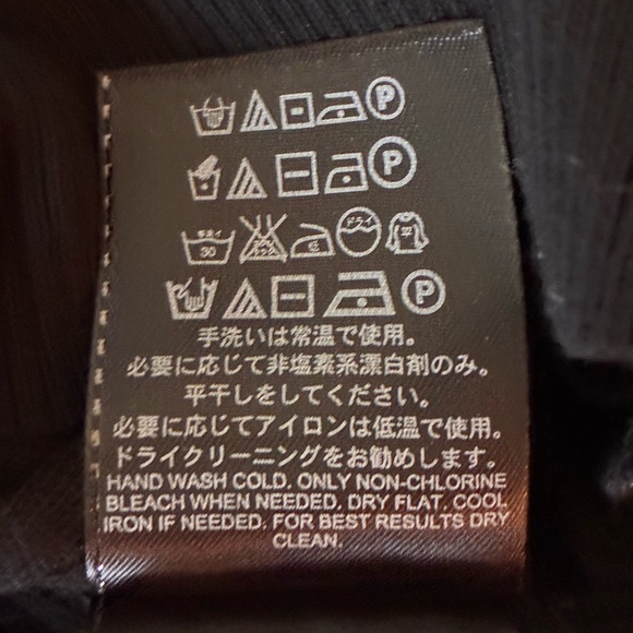 Brandy Melville | Black short sleeve crewneck crop top tee shirt dragon print - Picture 13 of 13